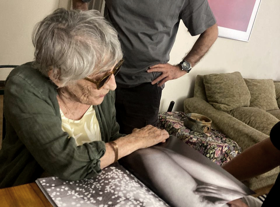 Encuentro cerrado con la autora para firma de libro