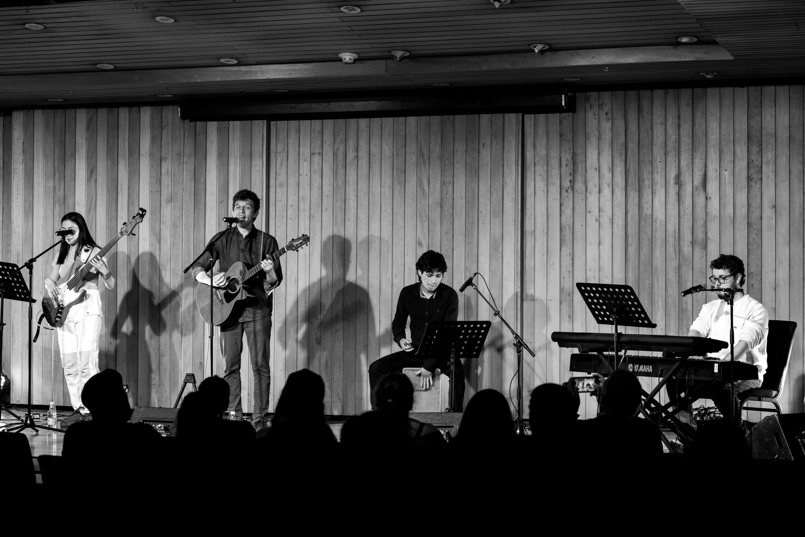 Bonus Track Acústico en Inglés